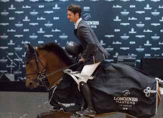 Steve Guerdat se lleva el Trofeo Ciudad de Long Beach en Los Angeles.