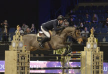 Michael Whitaker con la primera victoria británica del CSI 4* Liverpool International Horse Show.