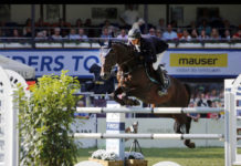 Felix Hassman luce en casa al ganar el Preis des Hessischen Ministerpräsidneten.