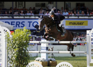 Felix Hassman luce en casa al ganar el Preis des Hessischen Ministerpräsidneten.