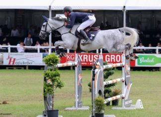 Gert Jan Bruggink con el Mercedes Benz del Roelofs Groep Prize.