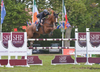 Jean Luc Mourier muy rápido en el Prix Biron TP del CSI3* Vichy.