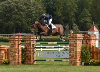 Nicole Shahinian-Simpson voló en el $50,000 AIG Grand Prix.