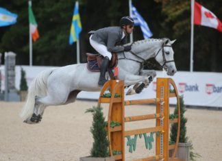 Emanuel Andrade segundo en el $35,000 CSl2* Hollow Creek Farm I.45m Welcome.