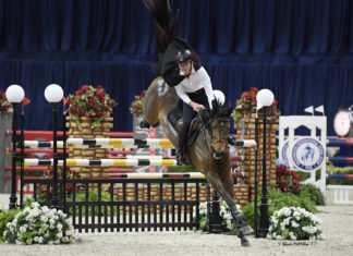 Beat Mändli asustó en el $35,000 Accumulator Costume Class.