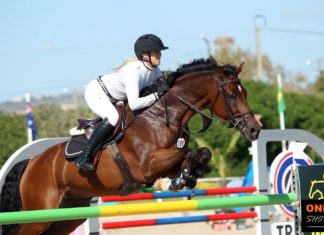 Chloe Aston guió rebelión británica en el CSI3* Vilamoura.