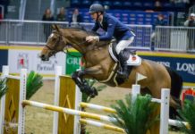 Daniel Coyle veloz en el $35,000 Royal West International Championship.