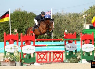 Laura Renwick con su segundo Grand Prix Vilamoura.