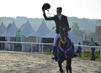 Nicolas Delmotte barre con el CSI2* Cagnes-Sur-Mer.