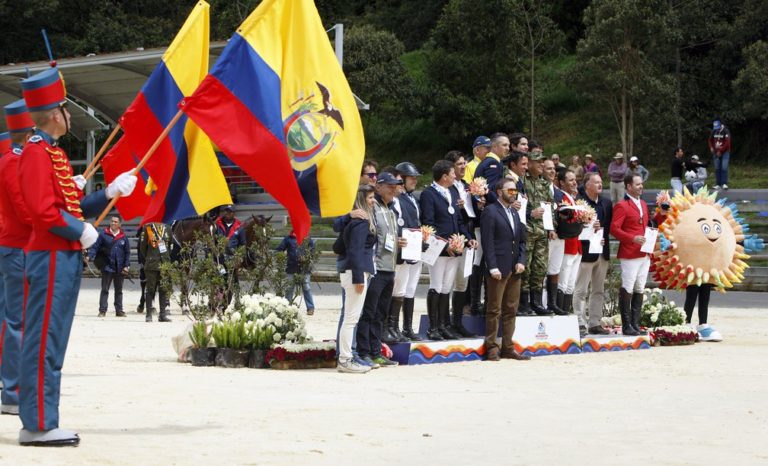 Colombia saca la garra en los Juegos Bolivarianos llevándose oro por equipos.