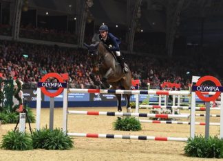 Daniel Deusser se lleva el The Levy Restaurants Snowman Stakes.