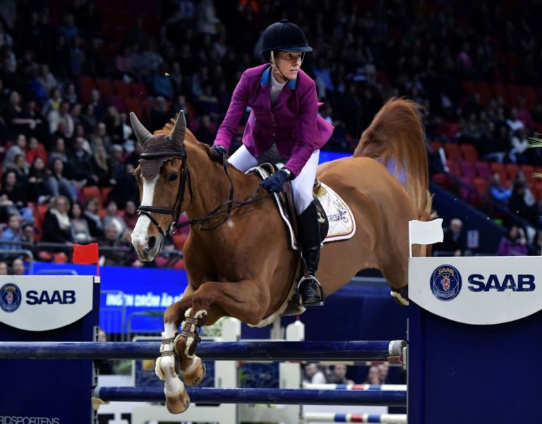Luciana Diniz vuela en el Gothenburg Horse Show.