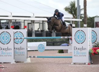 Molly Ashe es uno-dos en el $35,000 Douglas Elliman 1.45m Classic.