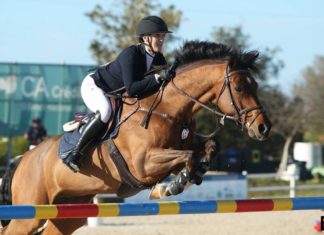 Chloe Aston guía en velocidad la rebelión británica en el CSI3* Vilamoura.