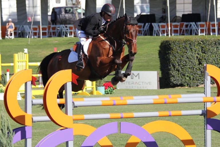 Will Simpson voló en el $35,000 CSI 3* 1.45m Gold Tour Welcome Speed Stake.