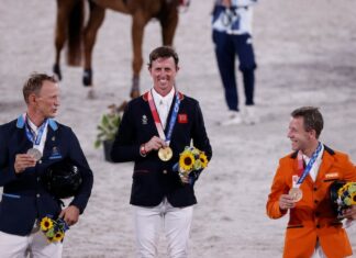 Ben Maher con el Oro Olímpico en Tokio 2020.